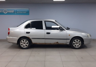 Подержанный автомобиль Hyundai Accent Sedan 2005 года (4 фото)