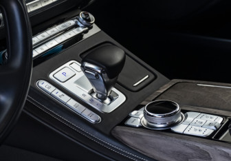 Подержанный автомобиль Genesis G90 2021 года (20 фото)
