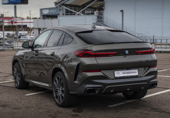 Подержанный автомобиль BMW X6 2020 года (7 фото)