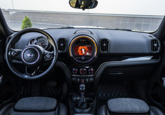 Подержанный автомобиль MINI Countryman 2019 года (13 фото)