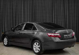 Подержанный автомобиль Toyota Camry Sedan 2011 года (7 фото)