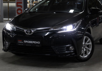 Подержанный автомобиль Toyota Corolla Sedan 2017 года (20 фото)