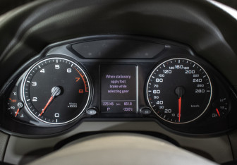 Подержанный автомобиль Audi Q5 2011 года (12 фото)