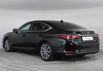 Подержанный автомобиль Lexus ES 2019 года (7 фото)