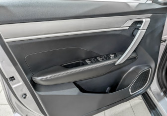 Подержанный автомобиль Geely Coolray 2022 года (18 фото)