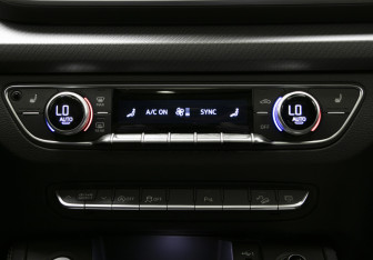 Подержанный автомобиль Audi Q5 2024 года (23 фото)