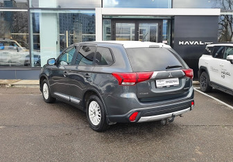 Подержанный автомобиль Mitsubishi Outlander 2016 года (7 фото)