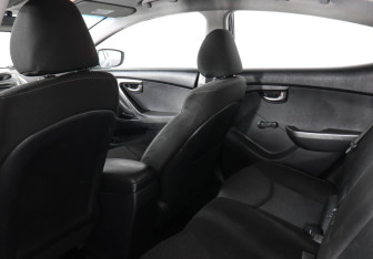 Подержанный автомобиль Hyundai Elantra Sedan 2011 года (8 фото)