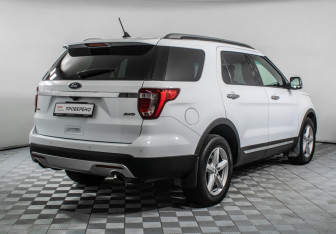 Подержанный автомобиль Ford Explorer 2018 года (5 фото)