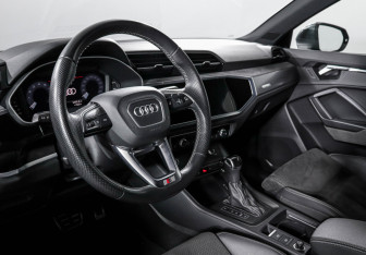 Подержанный автомобиль Audi Q3 2021 года (14 фото)