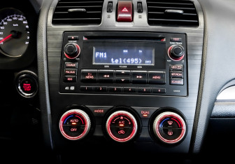 Подержанный автомобиль Subaru XV 2014 года (15 фото)