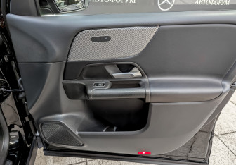 Подержанный автомобиль Mercedes-Benz GLB 2021 года (23 фото)