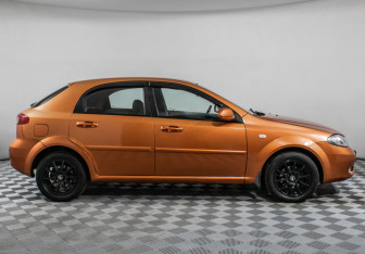 Подержанный автомобиль Chevrolet Lacetti Hatchback 2006 года (4 фото)
