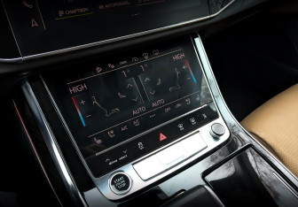 Подержанный автомобиль Audi Q8 2021 года (28 фото)