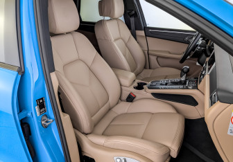 Подержанный автомобиль Porsche Macan 2020 года (24 фото)