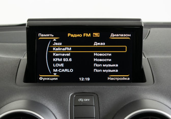 Подержанный автомобиль Audi A1 2015 года (13 фото)