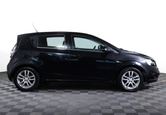 Подержанный автомобиль Chevrolet Aveo Hatchback 2014 года (4 фото)