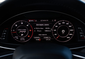 Подержанный автомобиль Audi Q7 2018 года (10 фото)