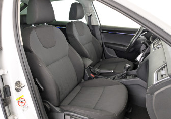 Подержанный автомобиль Skoda Octavia Liftback 2019 года (24 фото)