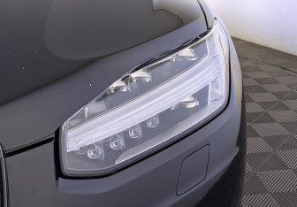 Подержанный автомобиль Volvo XC90 2019 года (11 фото)