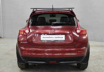 Подержанный автомобиль Nissan Juke 2011 года (6 фото)