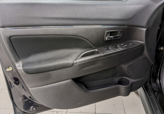 Подержанный автомобиль Mitsubishi ASX 2014 года (11 фото)