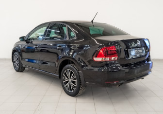 Подержанный автомобиль Volkswagen Polo Sedan 2016 года (7 фото)