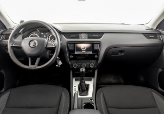Подержанный автомобиль Skoda Octavia Liftback 2018 года (10 фото)