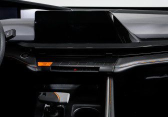 Подержанный автомобиль Changan UNI-V 2023 года (13 фото)