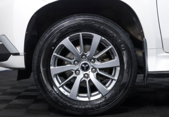 Подержанный автомобиль Mitsubishi Pajero Sport 2019 года (18 фото)