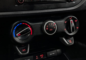 Подержанный автомобиль Kia Rio Hatchback 2020 года (20 фото)