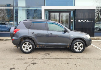 Подержанный автомобиль Toyota RAV4 2007 года (4 фото)
