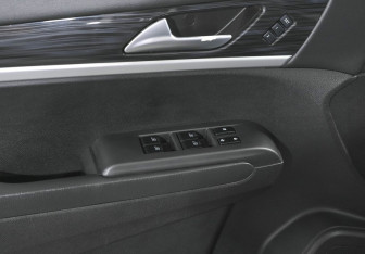 Подержанный автомобиль DongFeng AX7 2018 года (10 фото)