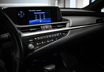 Подержанный автомобиль Lexus ES 2020 года (21 фото)