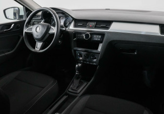 Подержанный автомобиль Skoda Rapid Liftback 2015 года (5 фото)