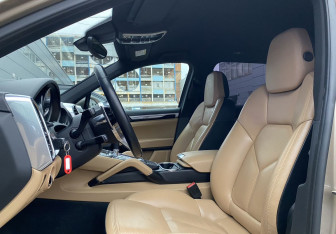 Подержанный автомобиль Porsche Cayenne 2015 года (19 фото)