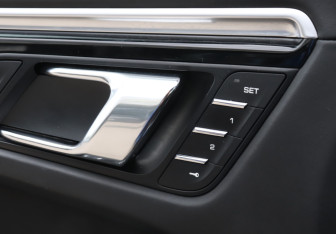 Подержанный автомобиль Porsche Macan 2015 года (14 фото)