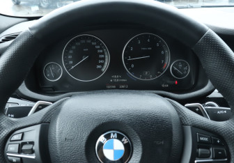 Подержанный автомобиль BMW X4 2017 года (11 фото)