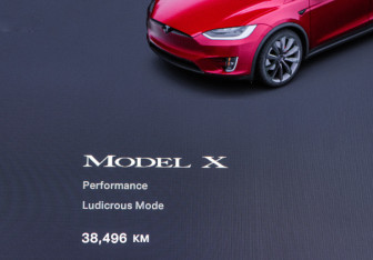 Подержанный автомобиль Tesla Model X 2019 года (11 фото)