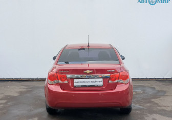 Подержанный автомобиль Chevrolet Cruze Sedan 2010 года (6 фото)