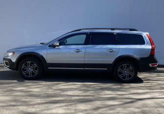 Подержанный автомобиль Volvo XC70 2012 года (8 фото)