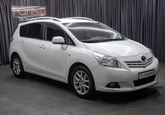 Подержанный автомобиль Toyota Verso 2012 года (3 фото)