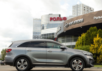 Подержанный автомобиль Kia Sorento 2018 года (3 фото)