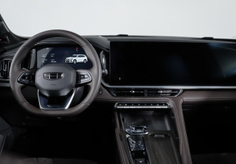 Подержанный автомобиль Geely Monjaro 2025 года (12 фото)