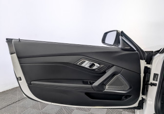 Подержанный автомобиль BMW Z4 Roadster 2019 года (18 фото)