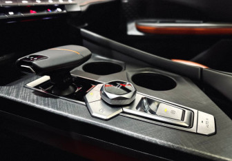 Подержанный автомобиль Changan UNI-V 2023 года (23 фото)