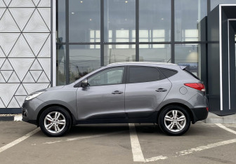 Подержанный автомобиль Hyundai ix35 2012 года (8 фото)
