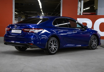 Подержанный автомобиль Toyota Camry Sedan 2021 года (5 фото)