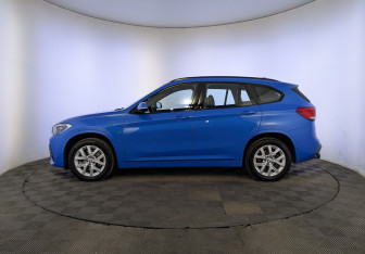Подержанный автомобиль BMW X1 2021 года (8 фото)