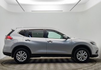 Подержанный автомобиль Nissan X-Trail 2017 года (4 фото)